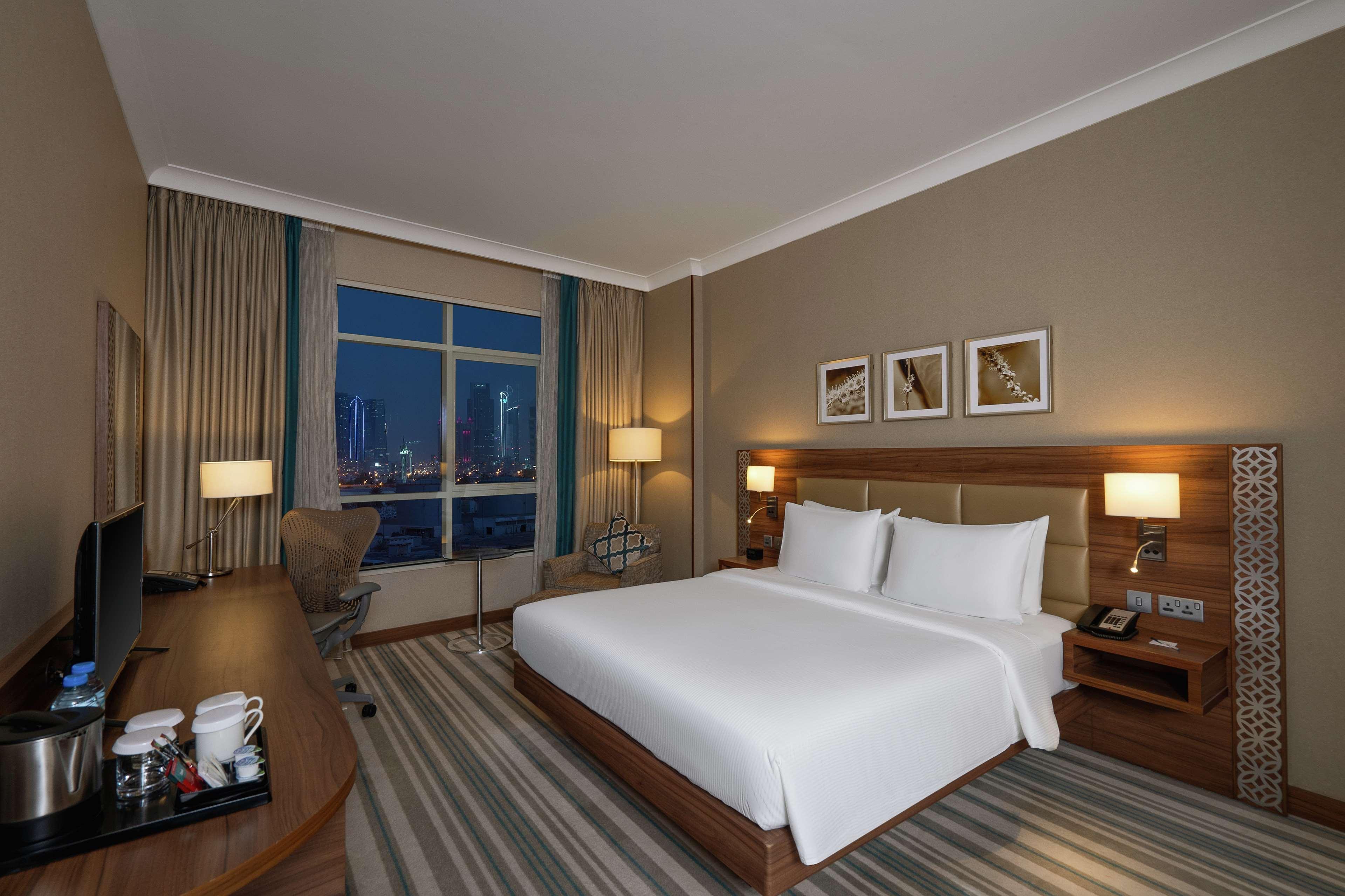 Hilton Garden Inn Dubai Al Mina - Jumeirah Buitenkant foto